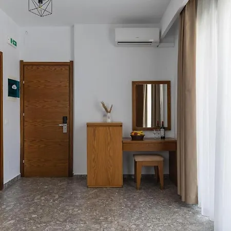 Hotel Center Ksamil
